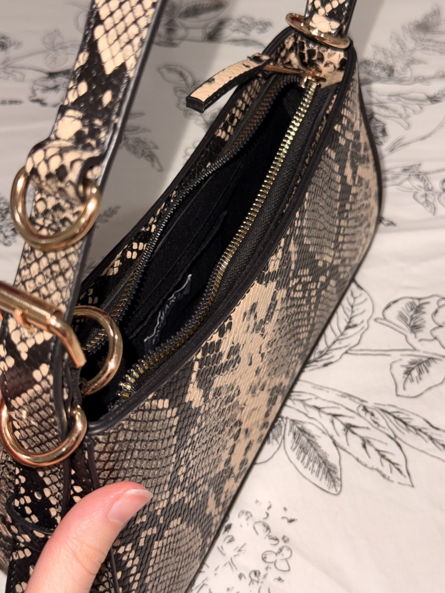 Cute bag/purse! British brand - Image 3
