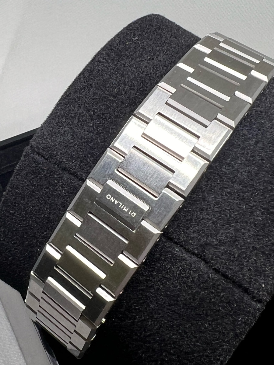 D1 Milano Ultra Thin Silver Cloud - Image 6