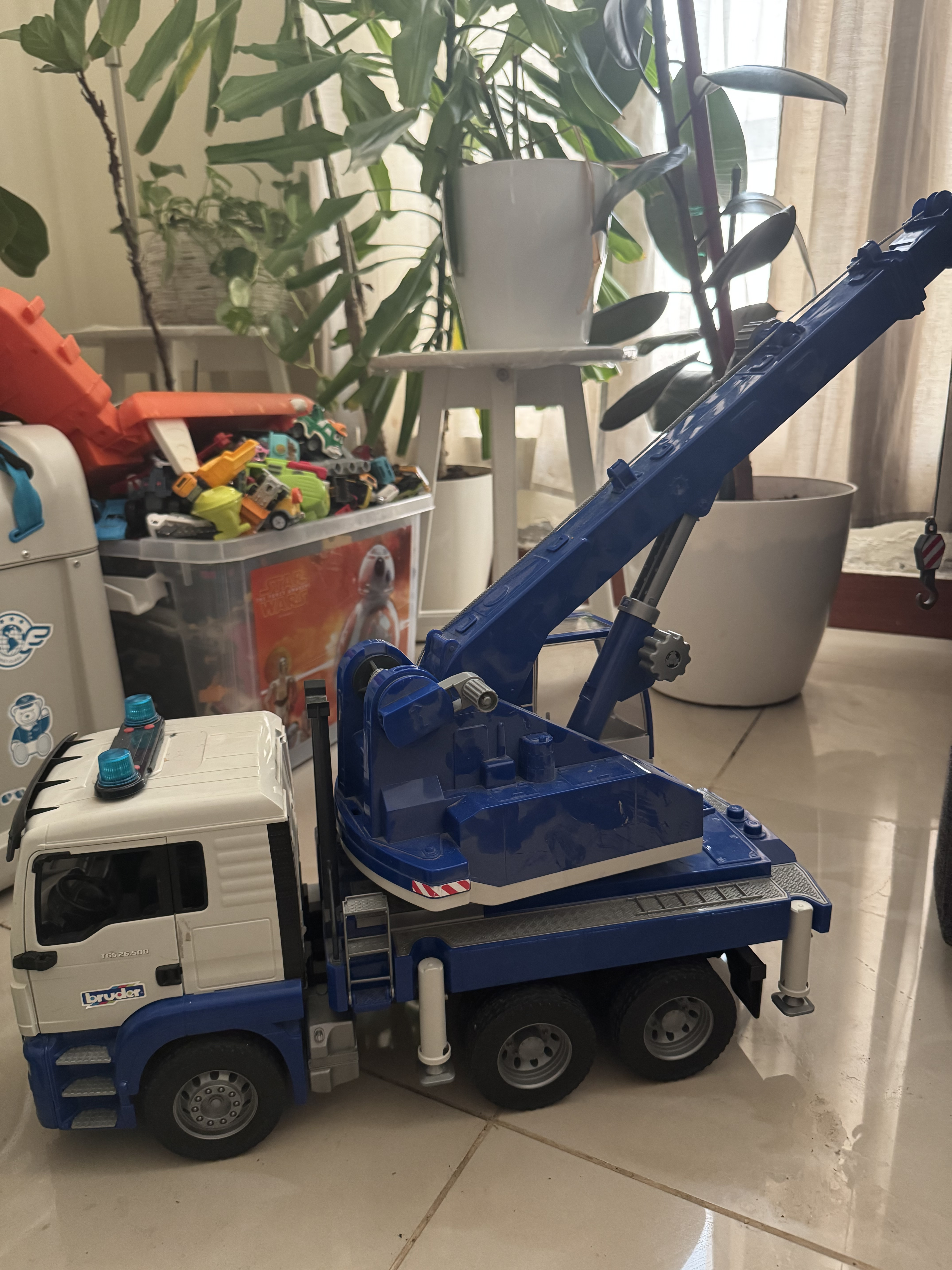Crane toy vehicle  - Image 9