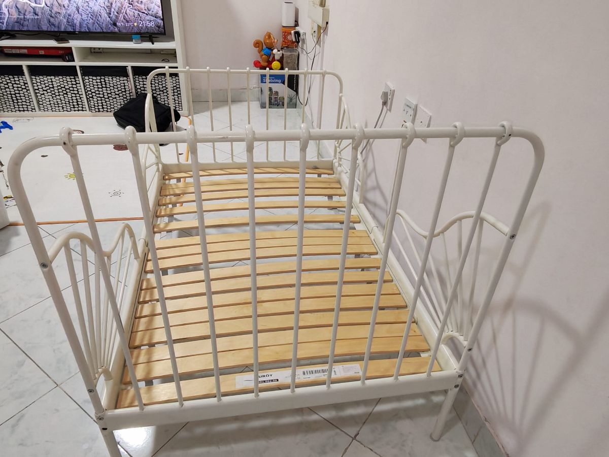 Extendable kids bed like new Ikea - Image 4