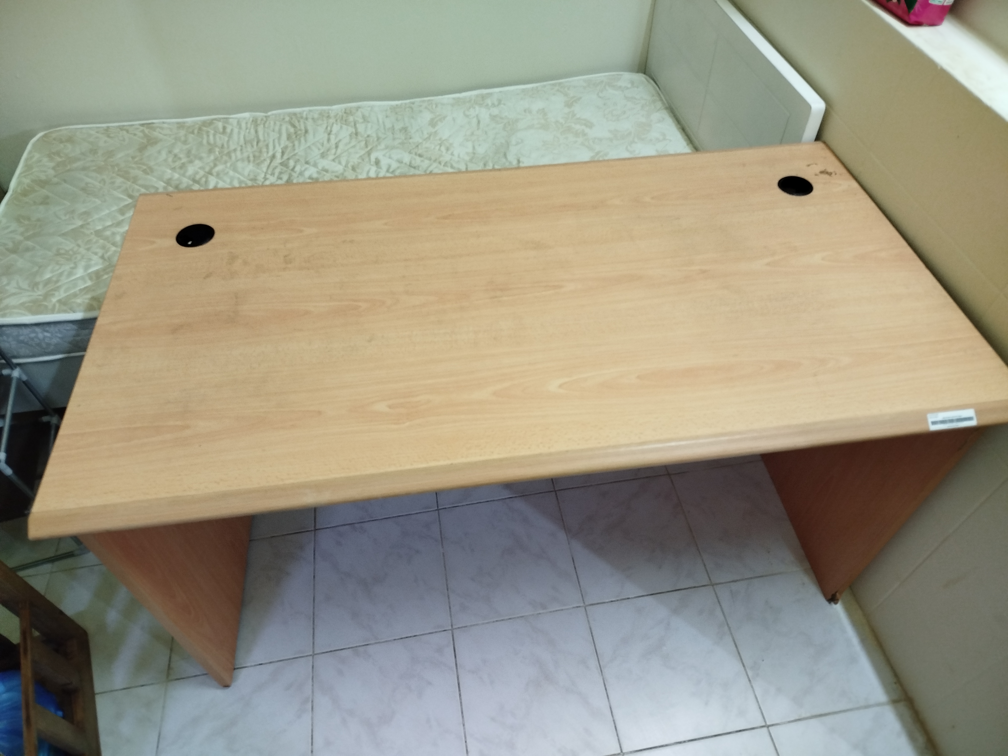 OFFICE TABLE FOR  sale - Image 2