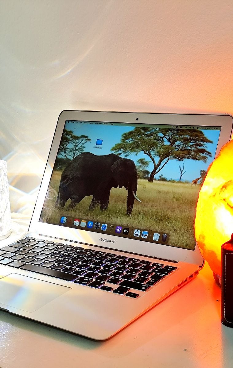MacBook Air 2017 – Only 122 Cycles! - Image 1