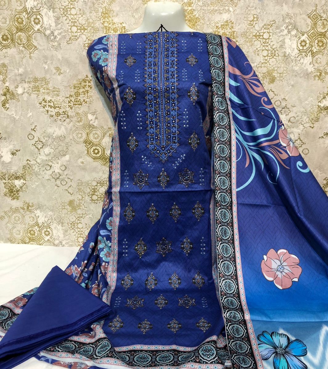 Lawn Branded Collection Outfit - Image 14