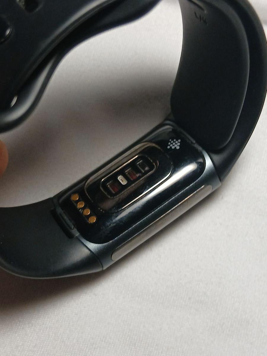 Fitbit Charge 5 Fitness Tracker - Image 2