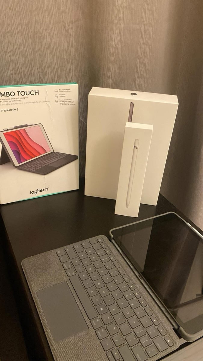 iPad 8 128GB (with Apple Pencil and Logitech combo touch) - Image 3