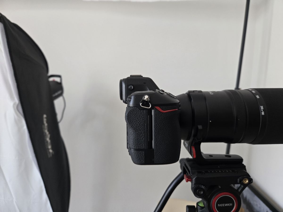 NIKON Z8 BODY ONLY 1 BATTERY BOX AND PAPERS. PERFECT CONDITION 4K SHUTTER COUNT - Image 5