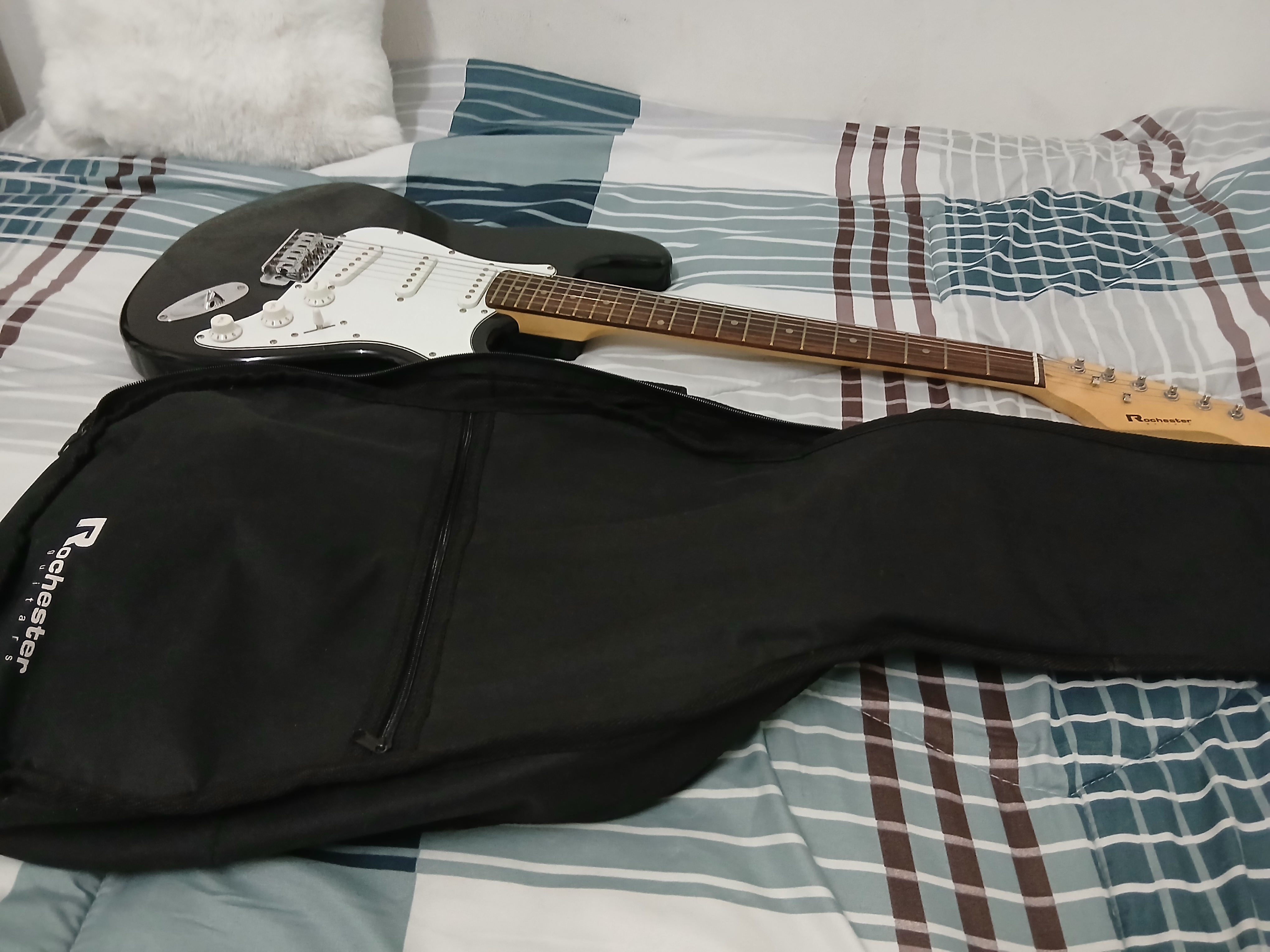 Guitar - Image 5