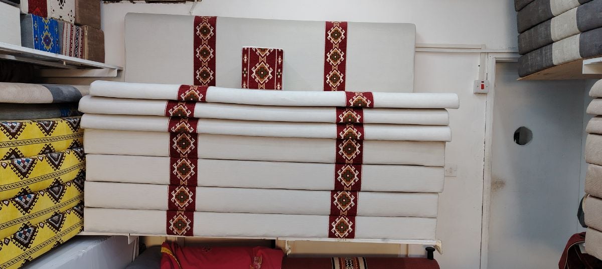 Curtain sofa carpet wallpaper TV decor - Image 3