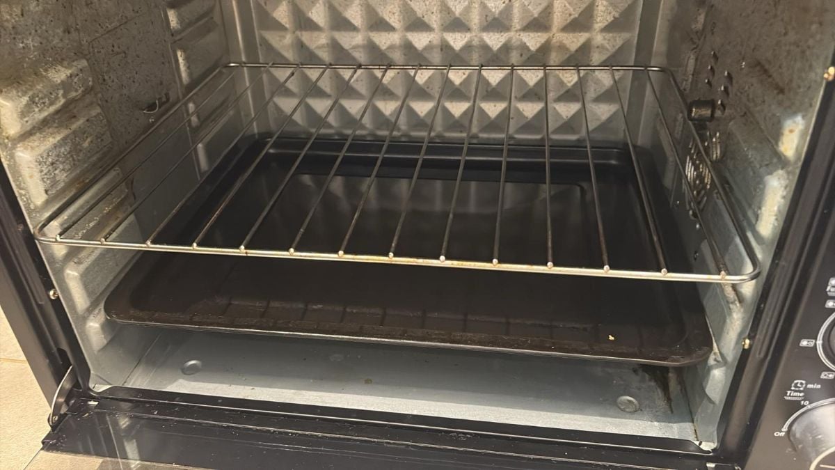 Oven 45 ltr with hot plate - Image 1