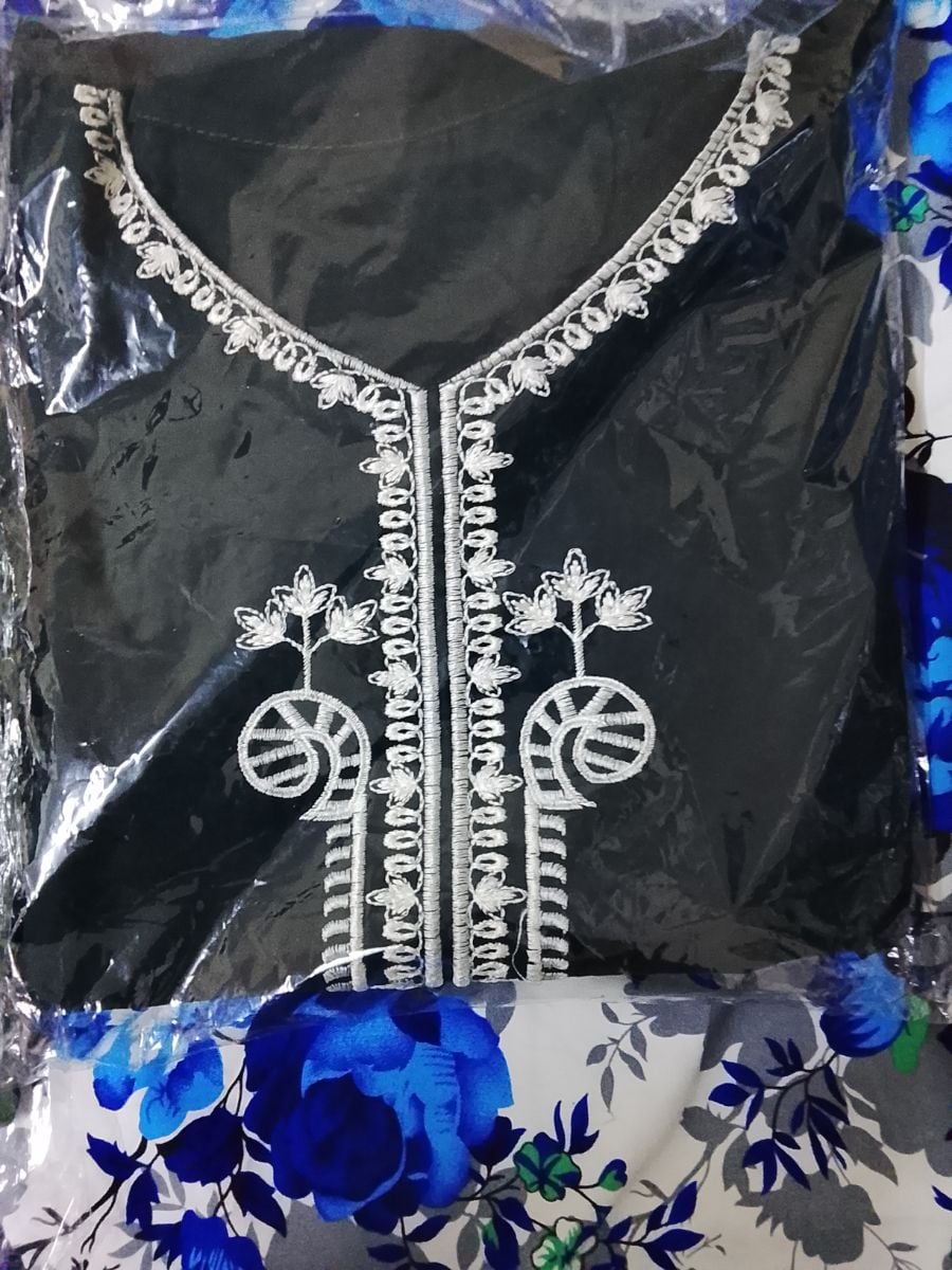 Ladies ND girls  outlets(Pakistani ND western style) - Image 4
