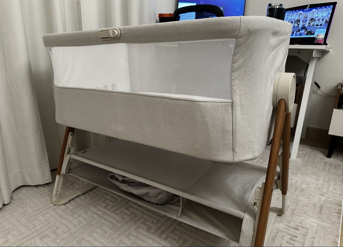 Mamas & Babes Premium Baby Bassinet – Excellent Condition - Image 3
