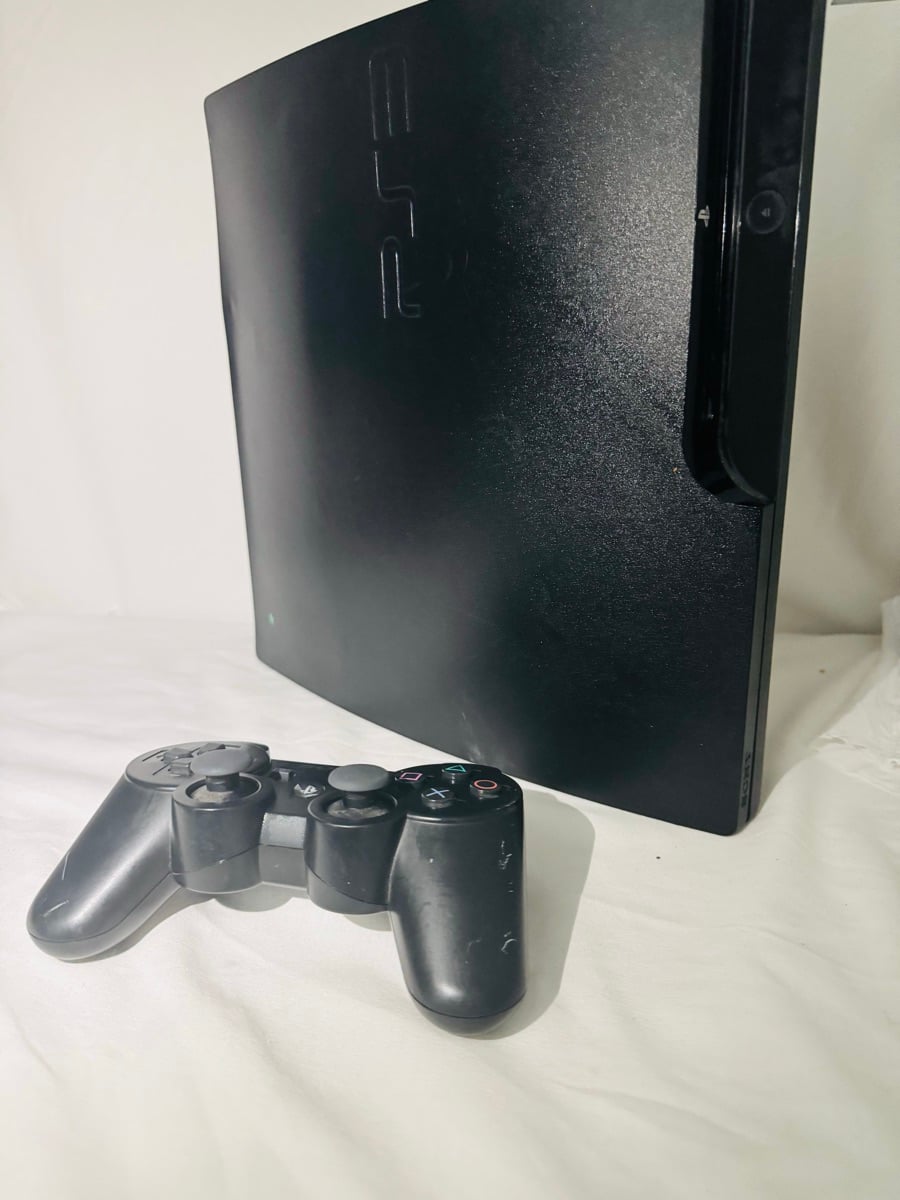 Original PlayStation 3 with one controller - Image 1