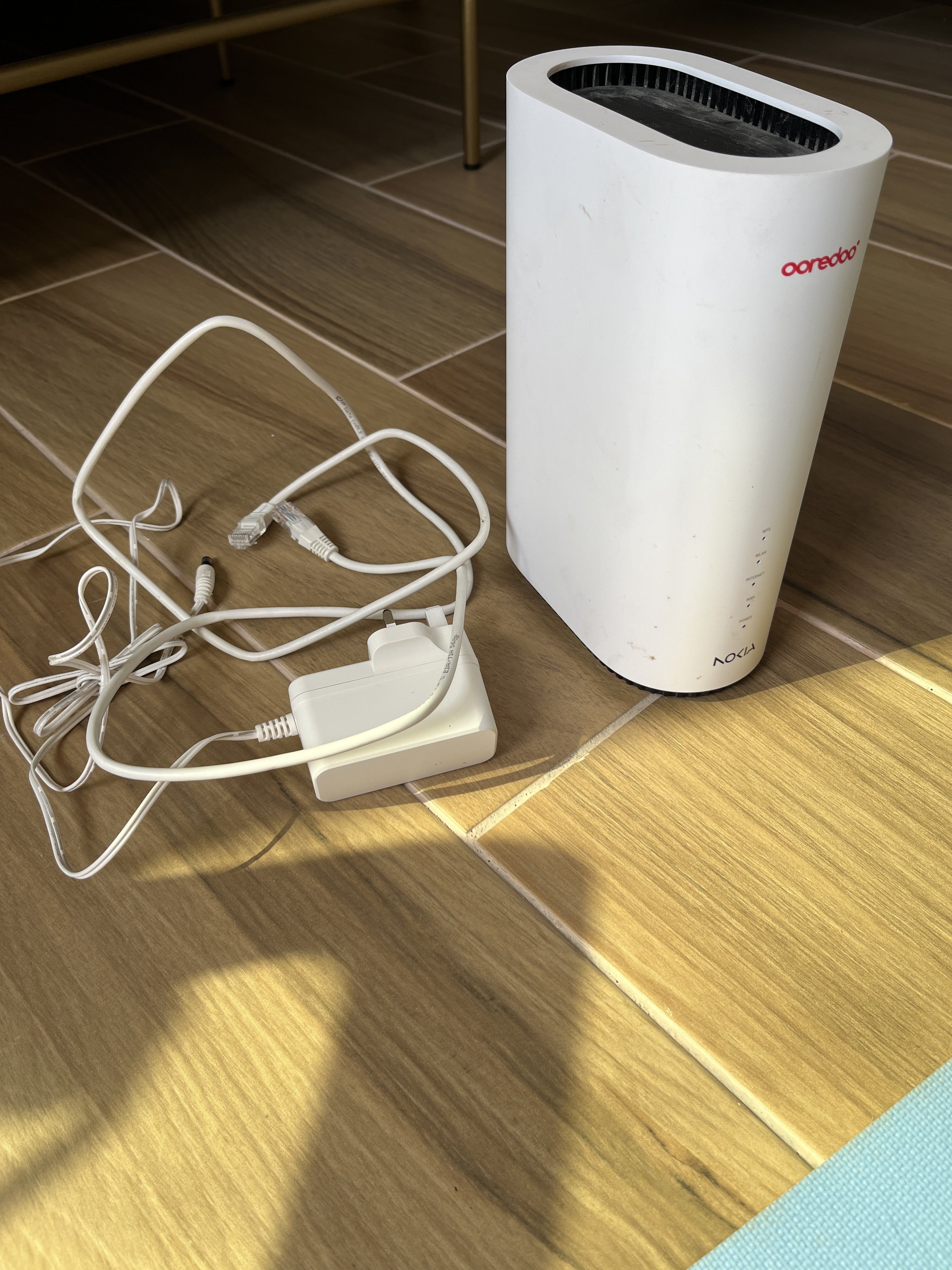 Ooredoo wifi router and tv box for sale - Image 2