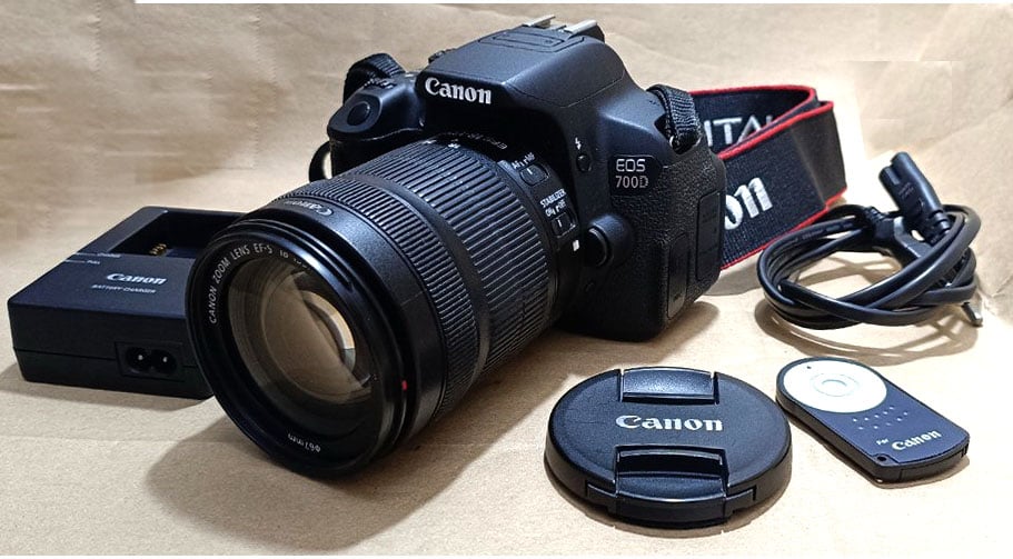 Canon 700D camera +18-135 Lens . for sale in perfect condition. - Image 1