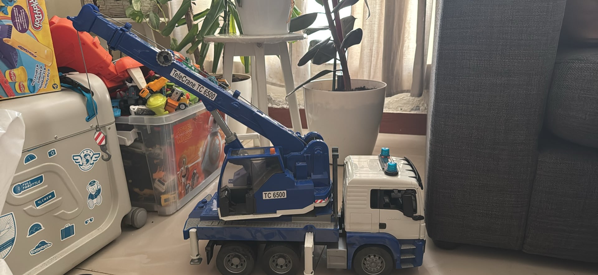 Crane toy vehicle  - Image 3