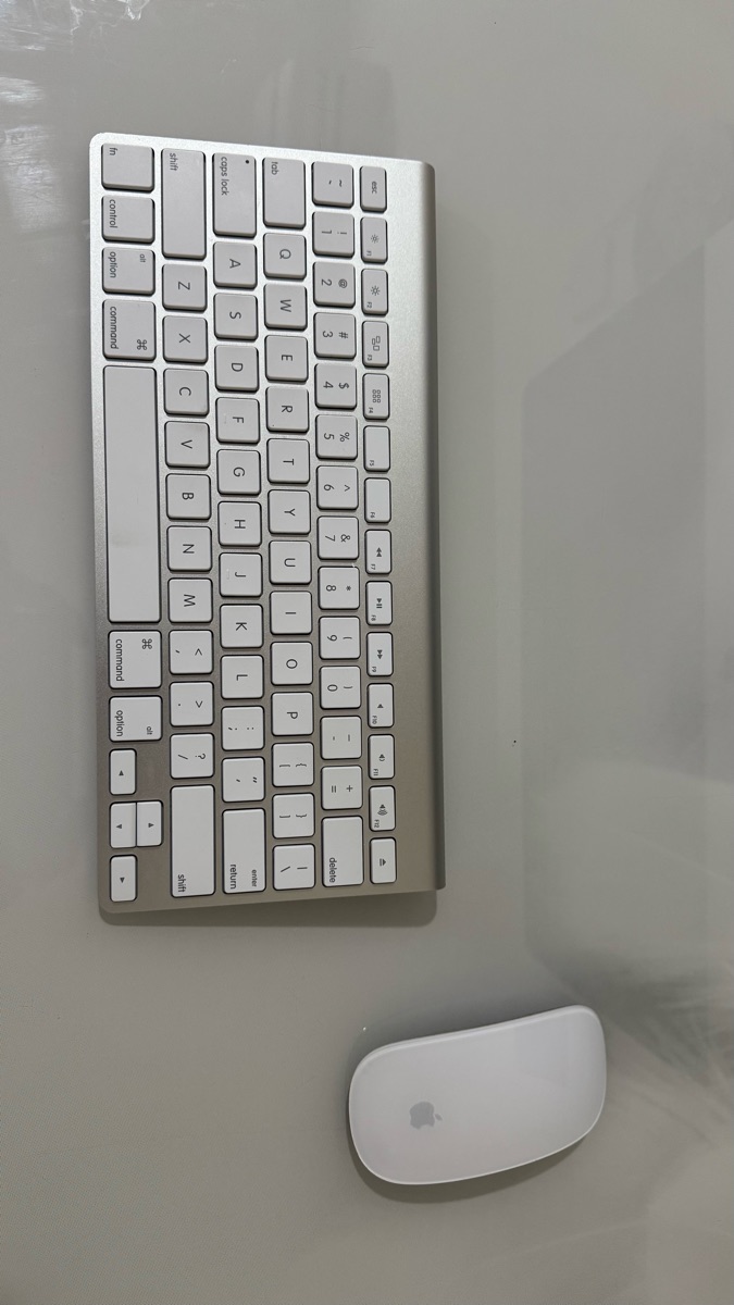 iMac 21.5-inch Retina 4K - Image 1