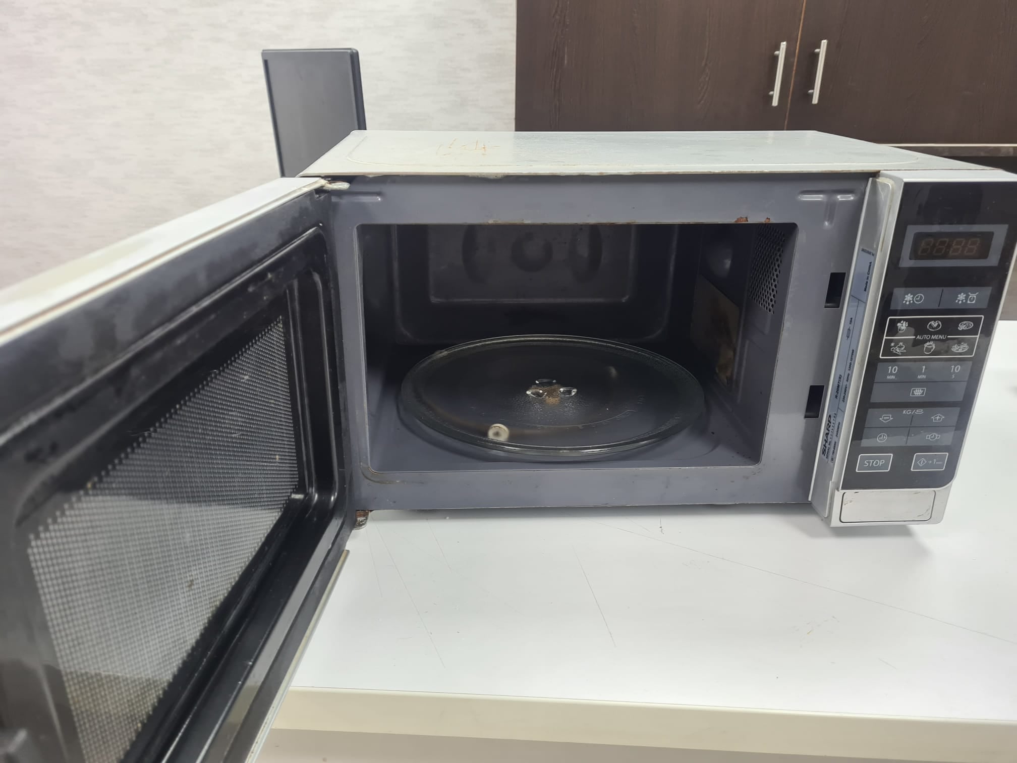SHARP MICROWAVE OVEN 20 LITRES - Image 2