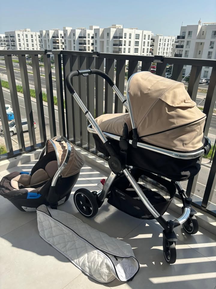 3 in 1 Stroller - Mothercare 4-Wheel Journey Travel System - car seat , stroller and bassinet - Image 1