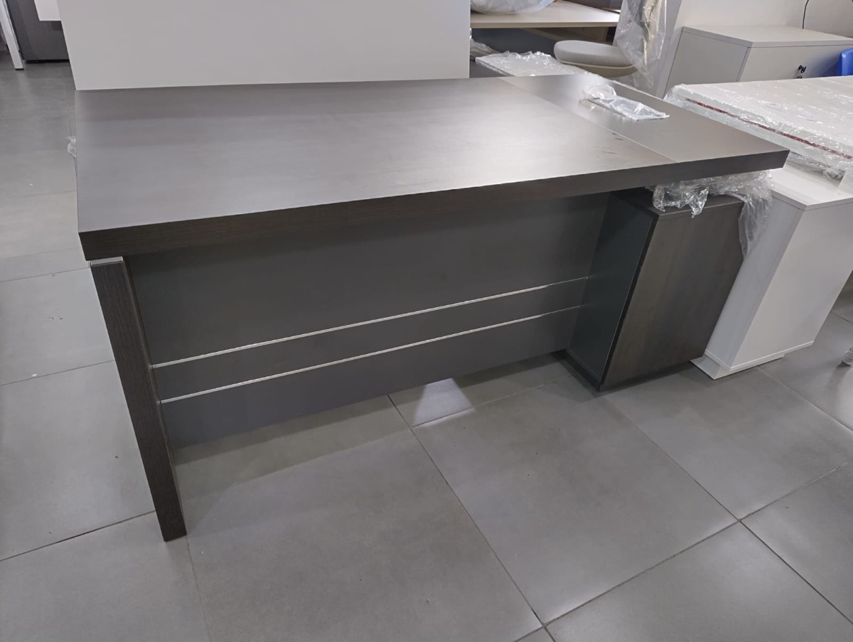 Office Desks for Sale – Modern & Affordable-مكاتب عمل للبيع – حديثة وبأسعار مناسبة - Image 10