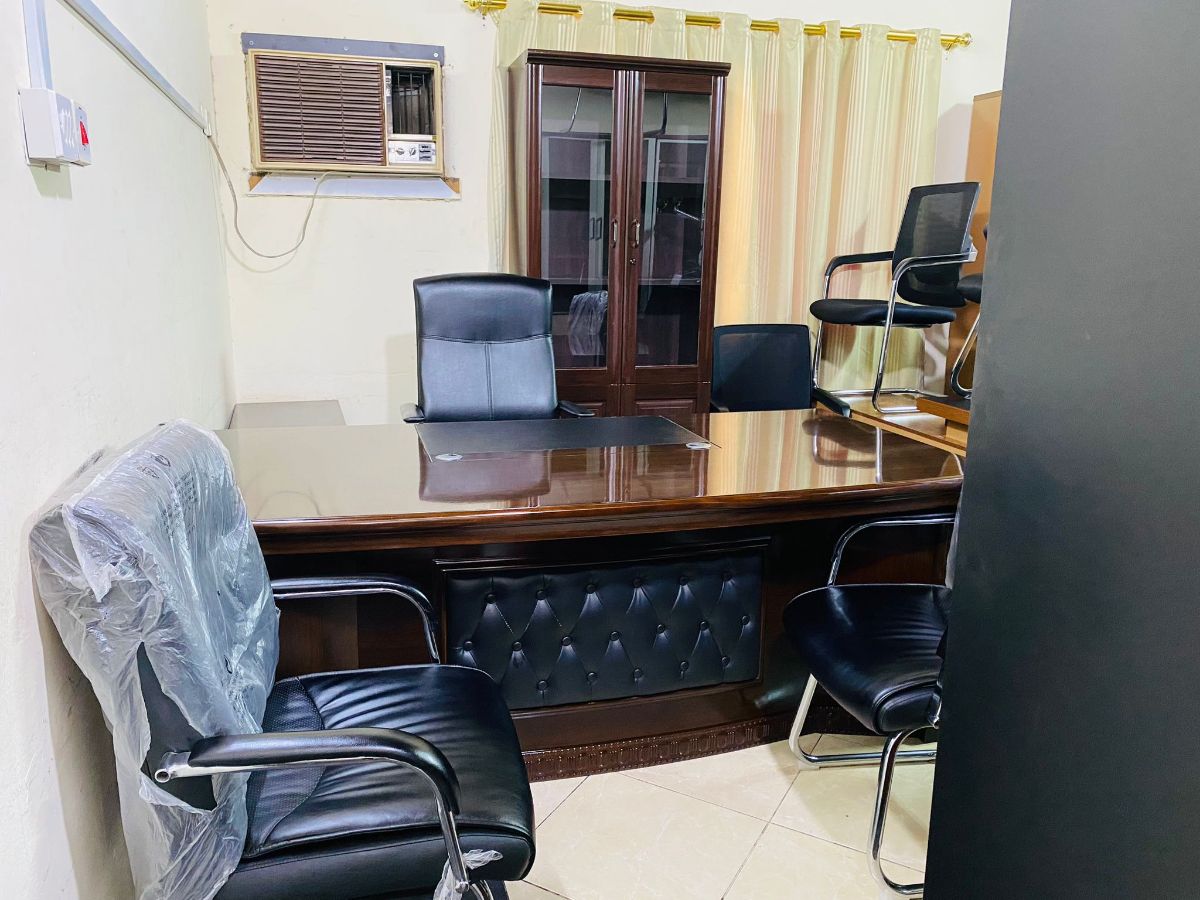 Used office furniture selling - Image 9