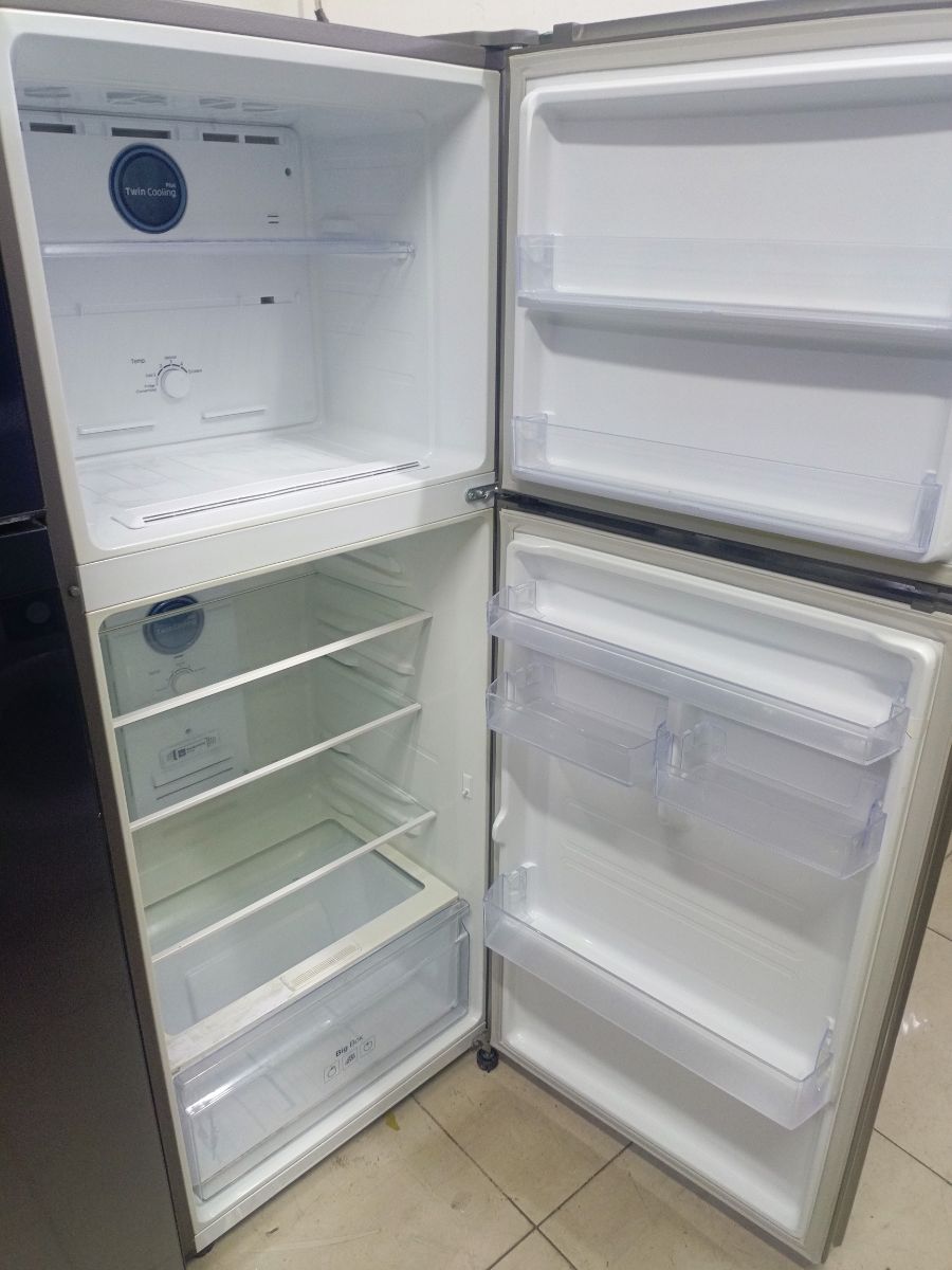 Samsumg refrigerator - Image 2
