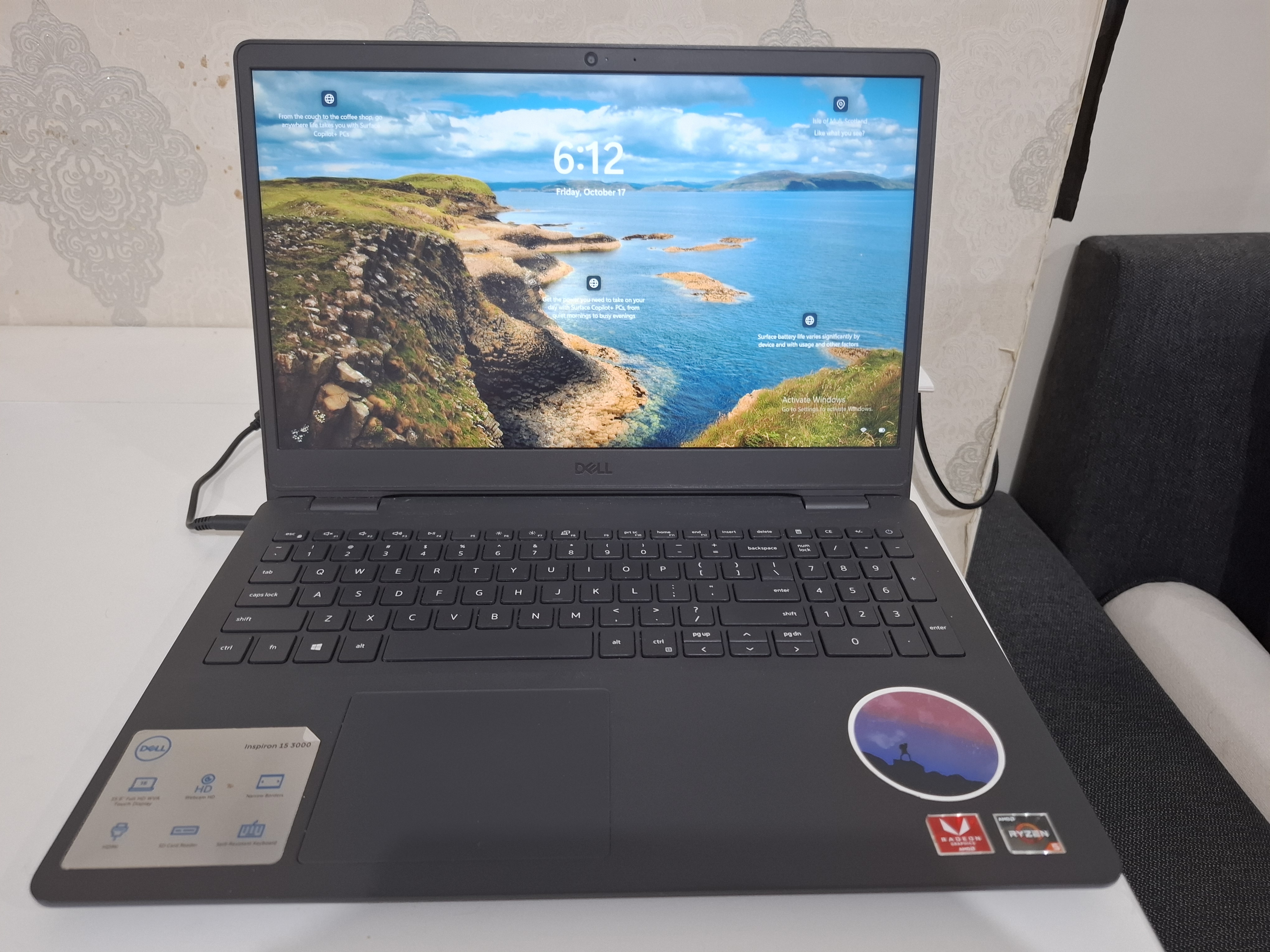 Dell Inspiron 15 3000 - Image 1
