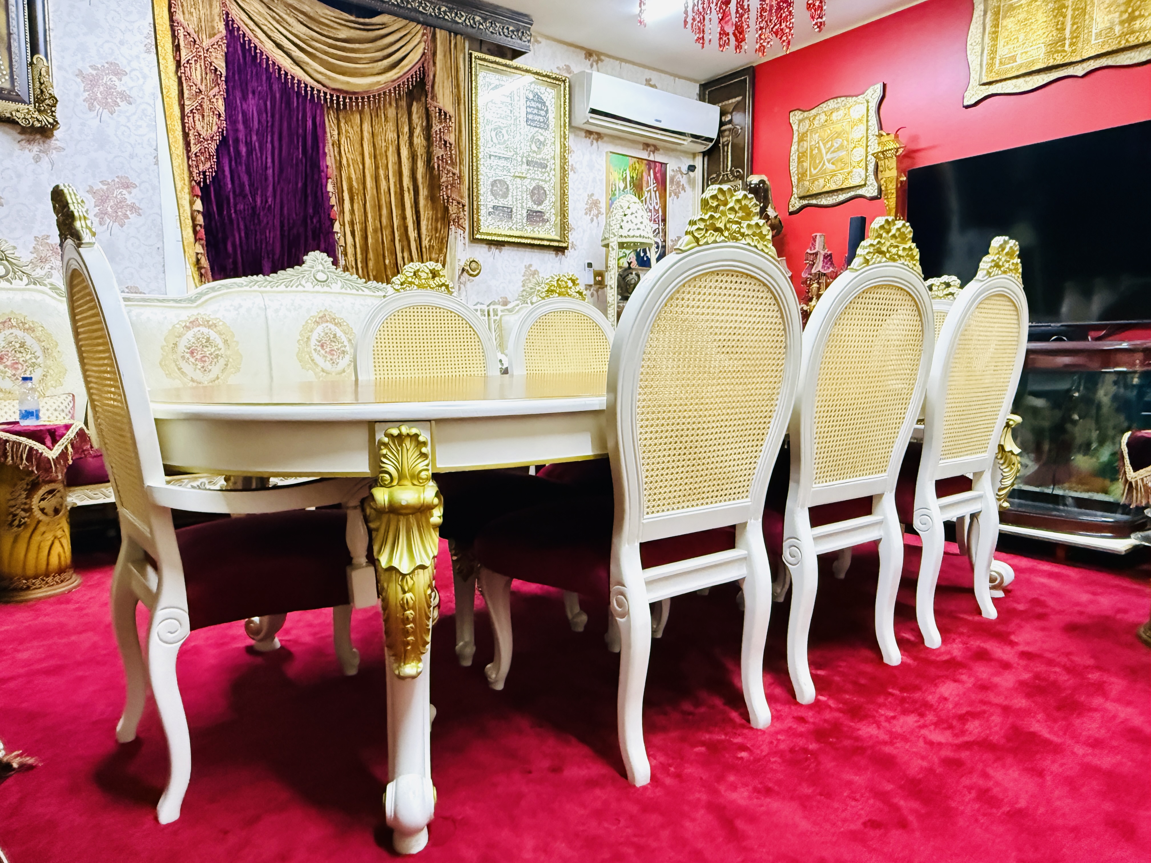 Luxury 8 Seater Dining table Flawless condition. - Image 4