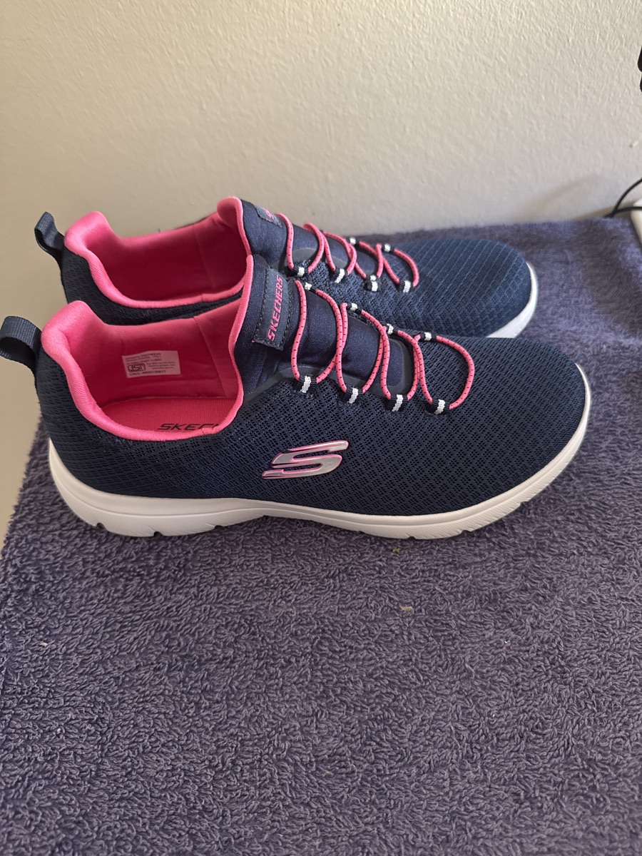 Women Sketchers - Image 2