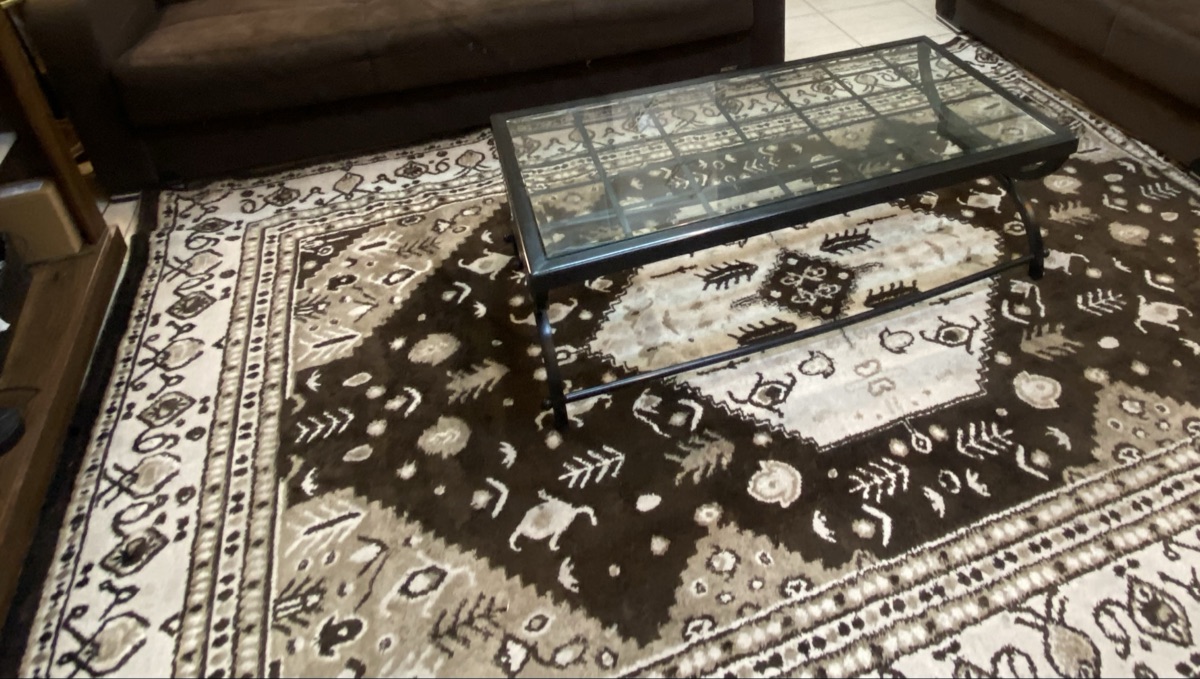 Center table and carpet - Image 3