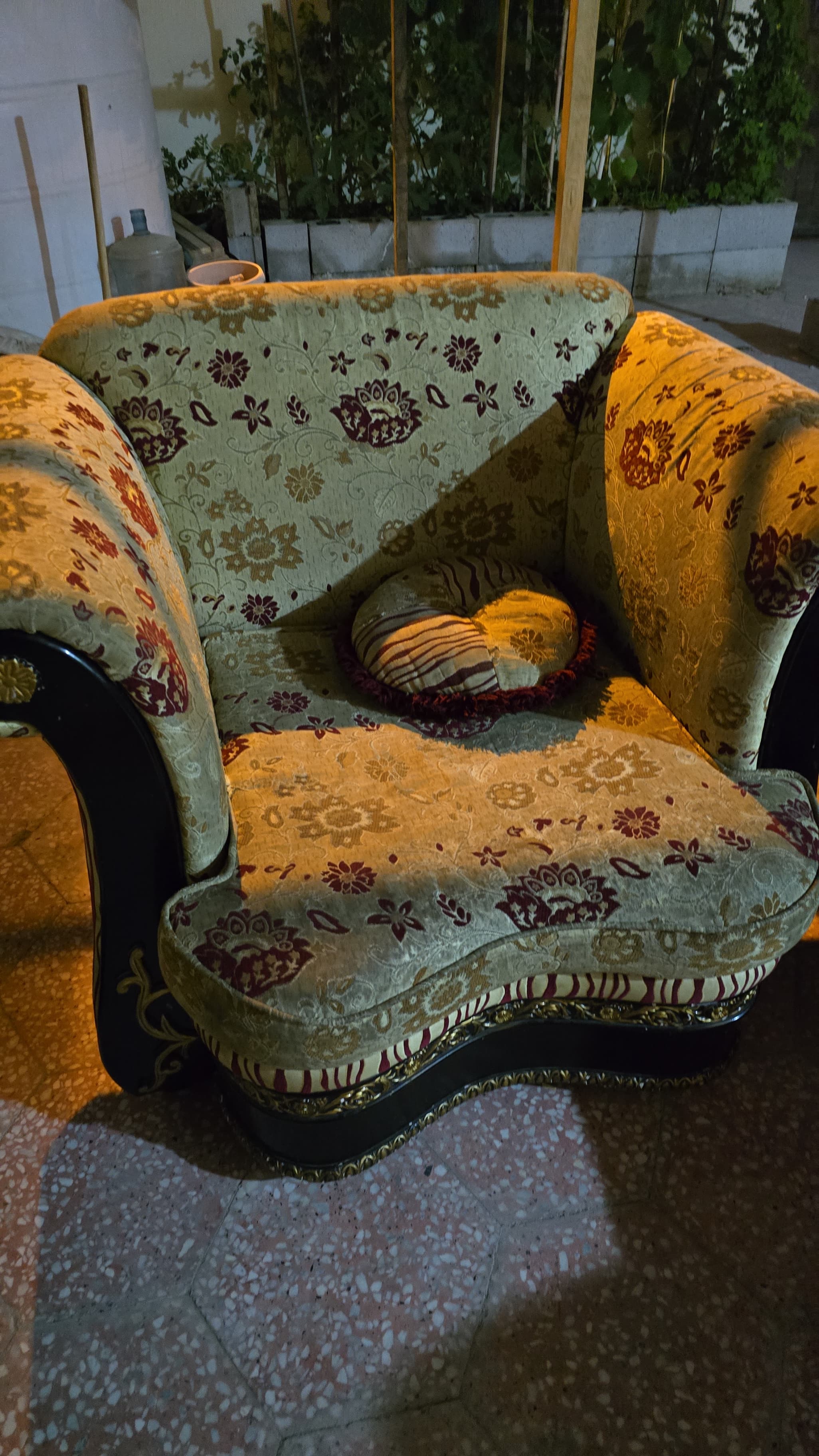 Neat and clean good 7bseater sofa for sale - Image 2