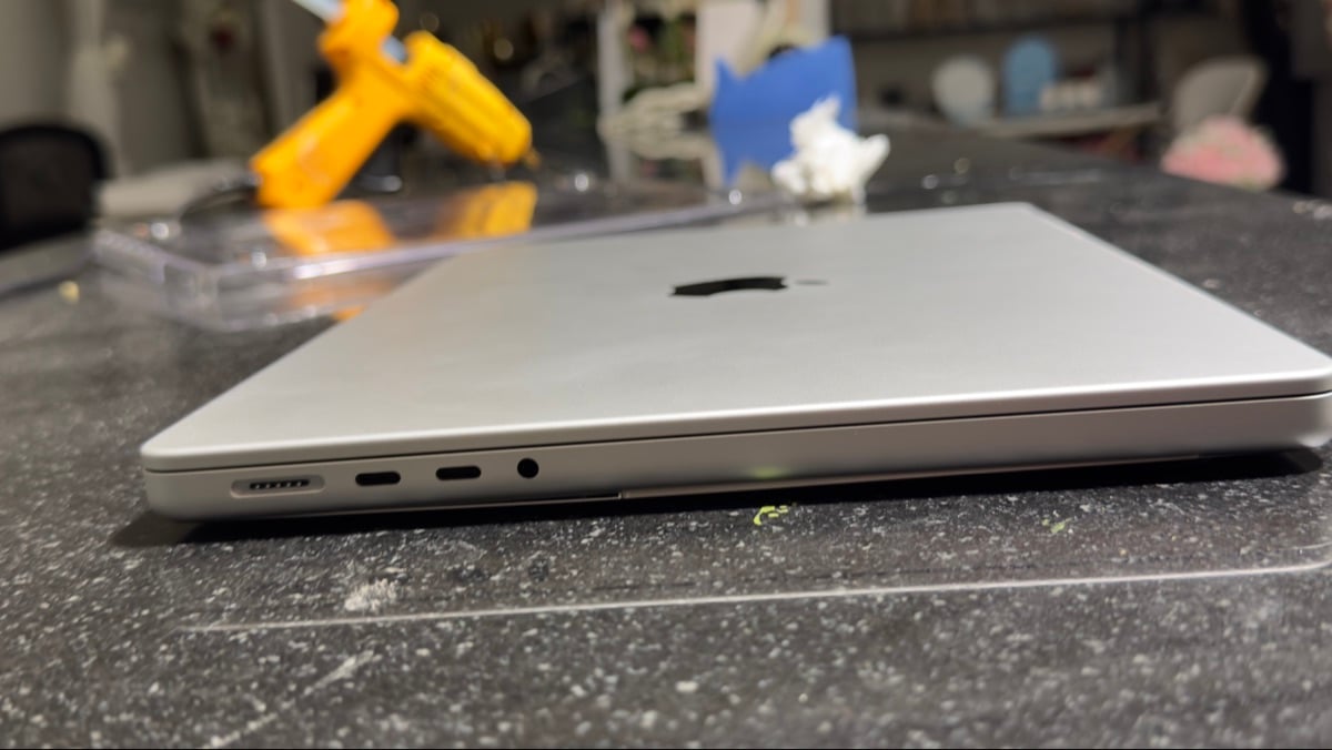 Macbook  Pro M2 Pro 16/1TB - Image 2