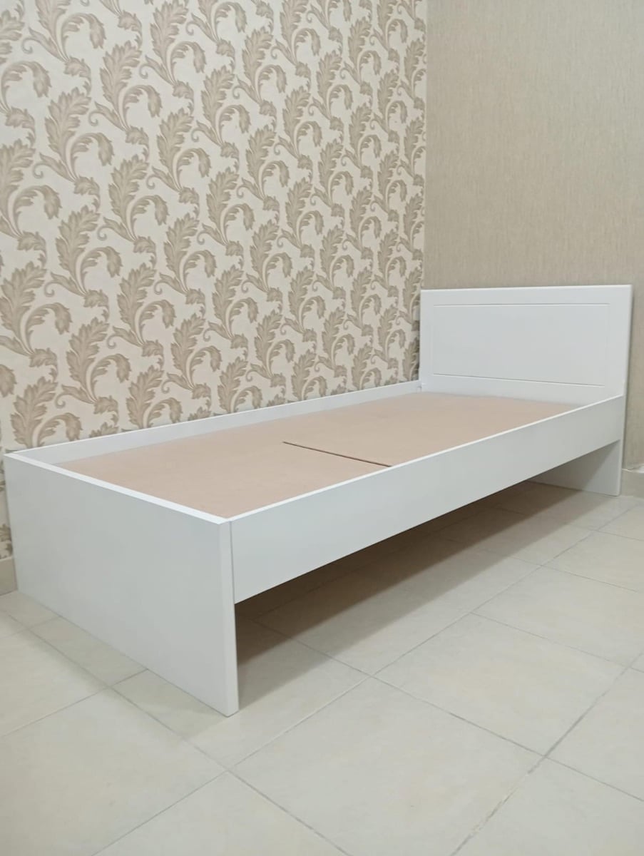 Bed frame with mattress - Image 2