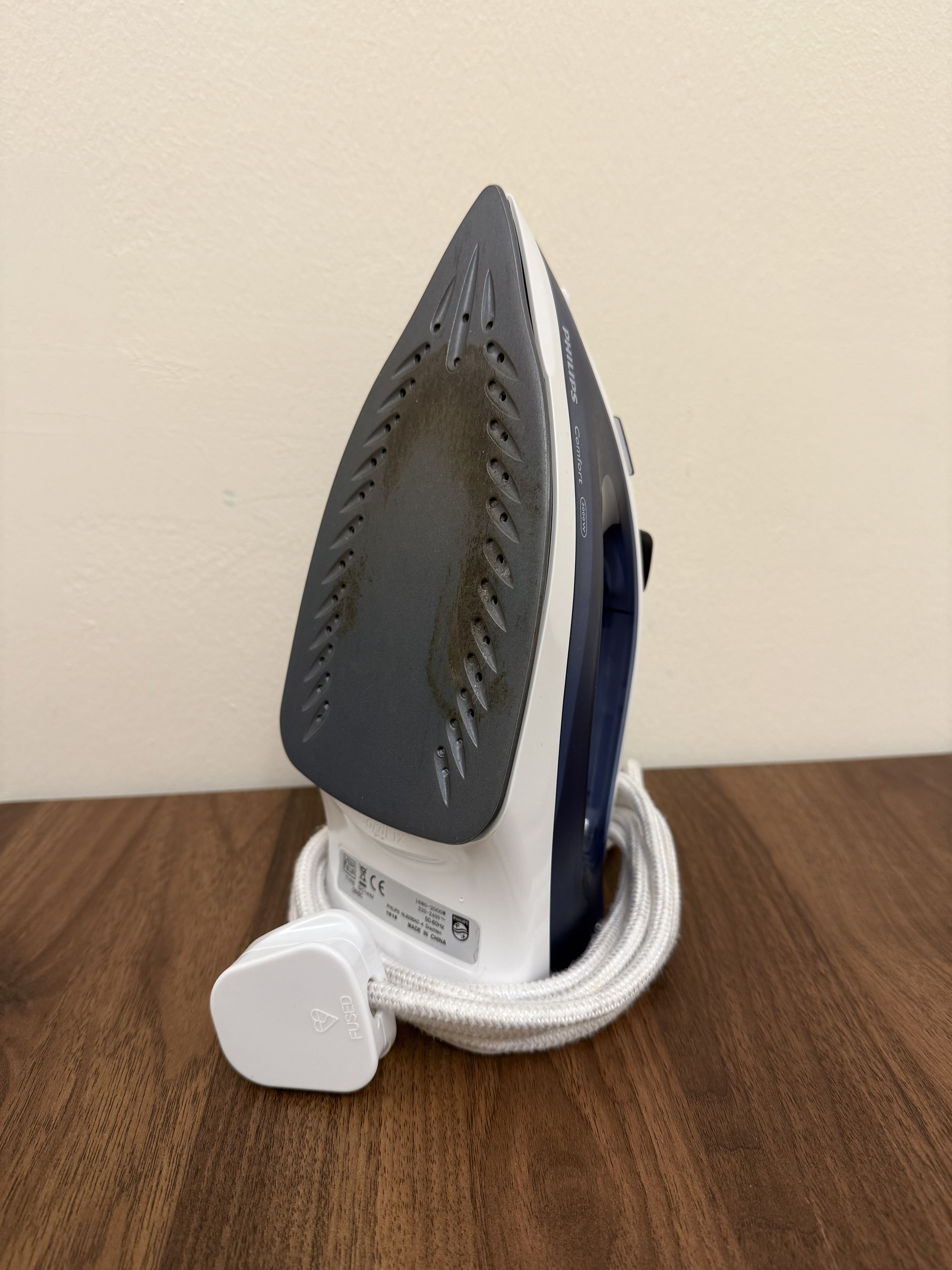 Philips Steam Iron + Ironing Board - Image 3