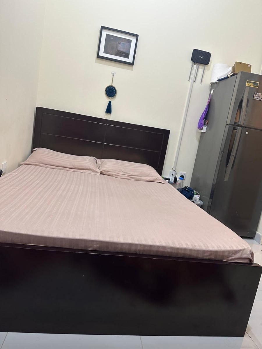 Queen size bed frame and mattress - Image 3