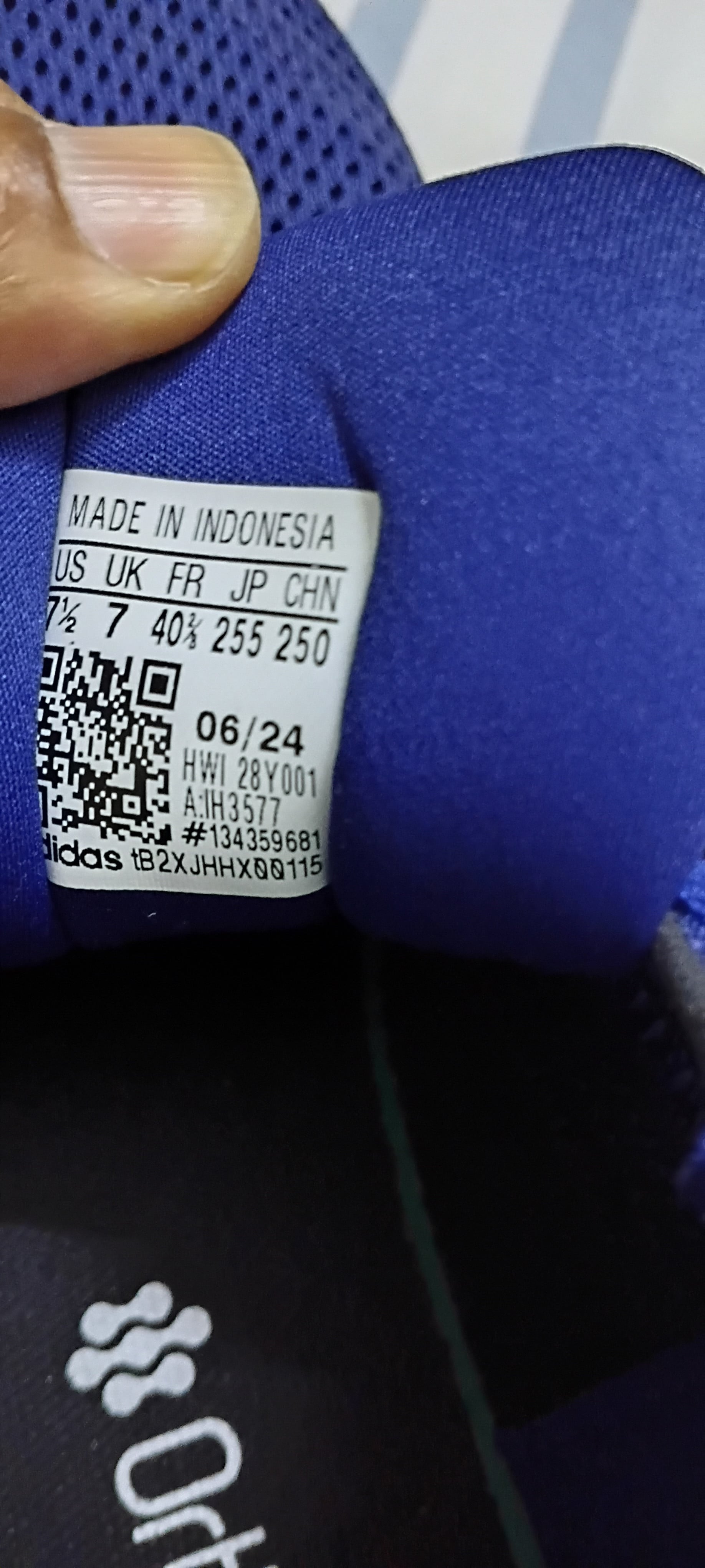 Adidas original shoes for sale - Image 3