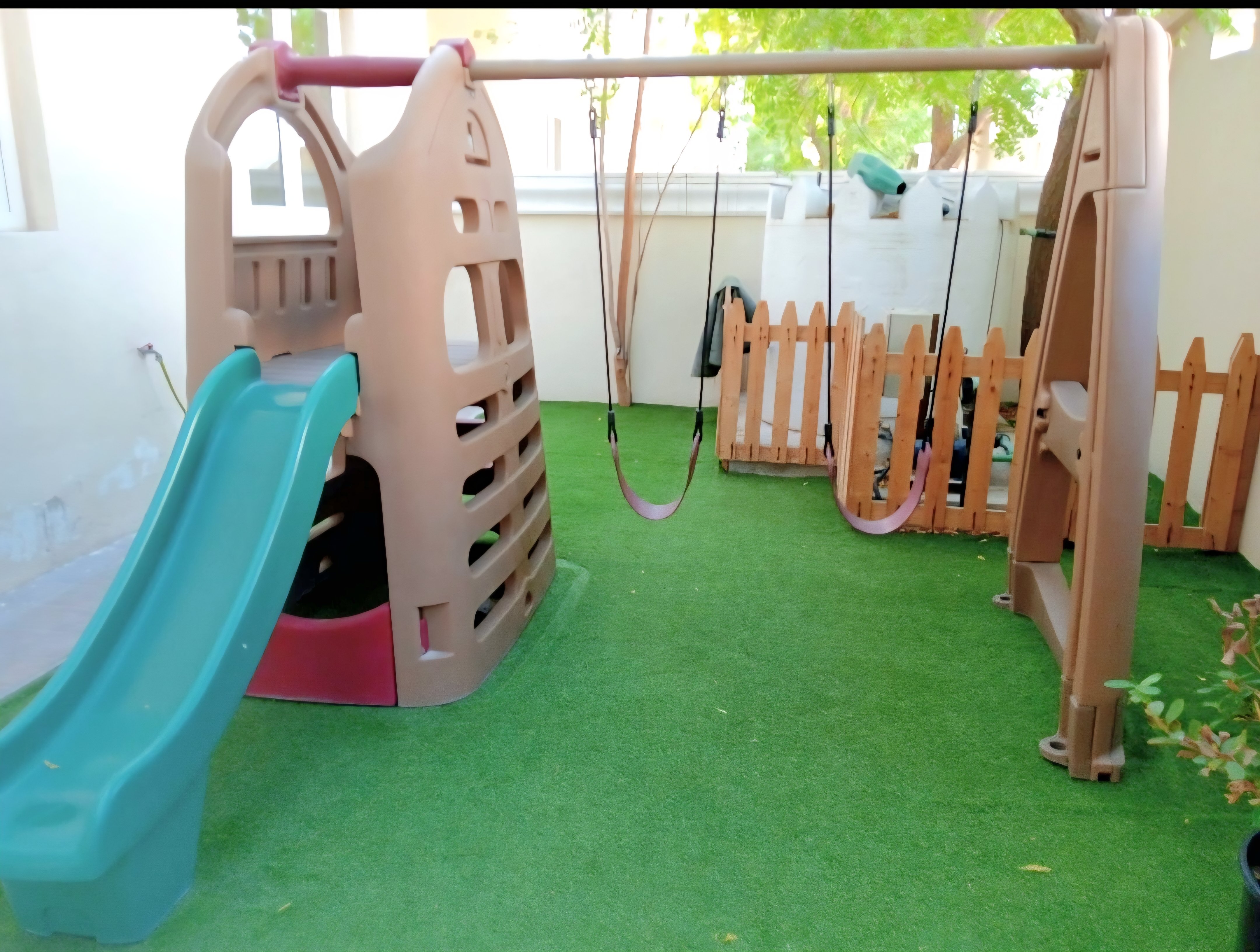 Little Tikes swing slide set - Image 1