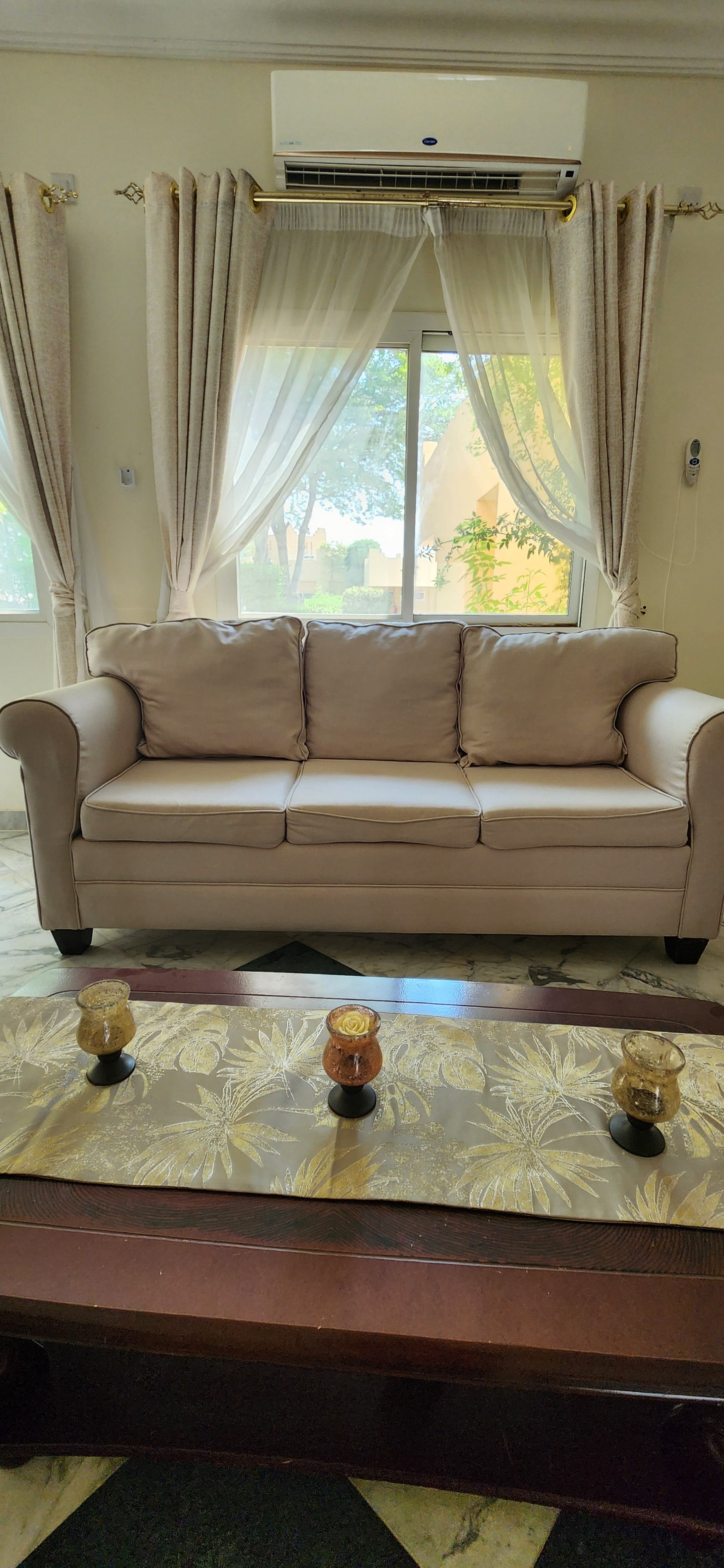 7 seater Sofa excellent condition - Image 3