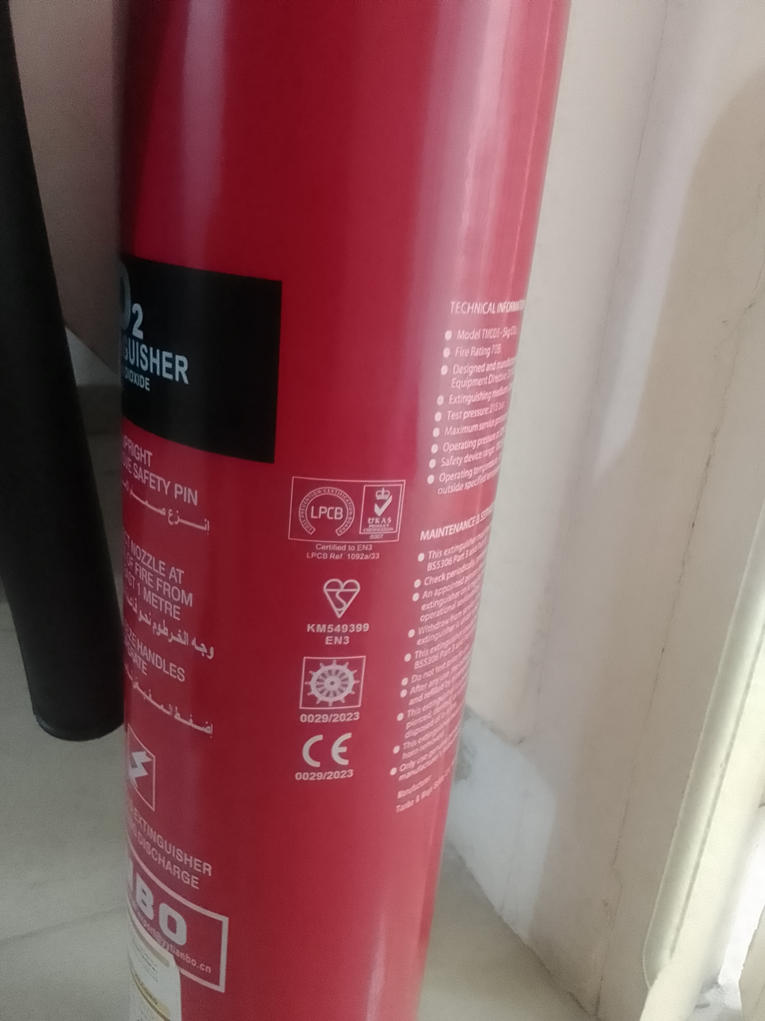 Fire extinguisher CO2  - Image 2