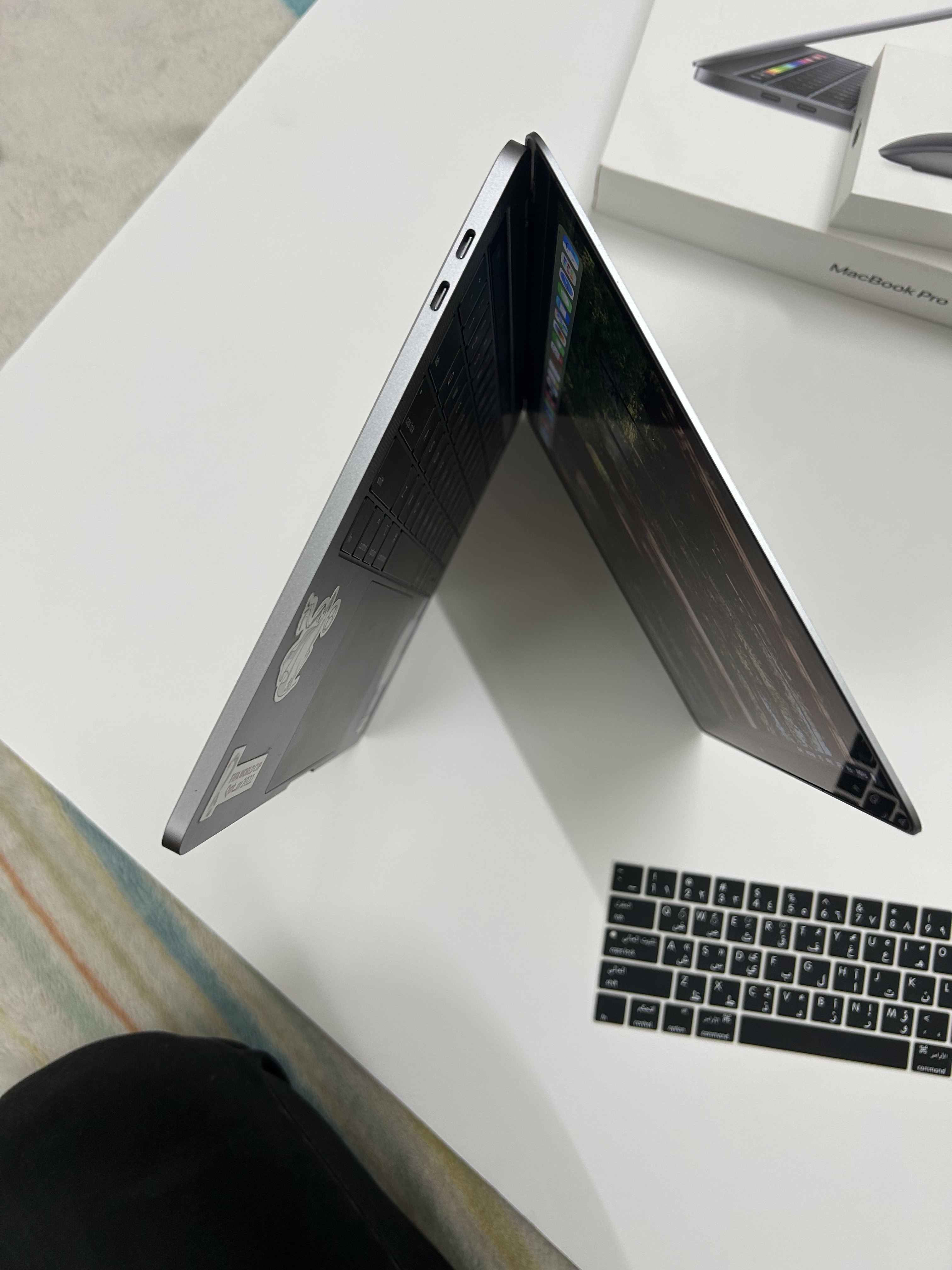 MacBook pro 13-inch, 2019, two thunderbolt 3 ports - Image 4