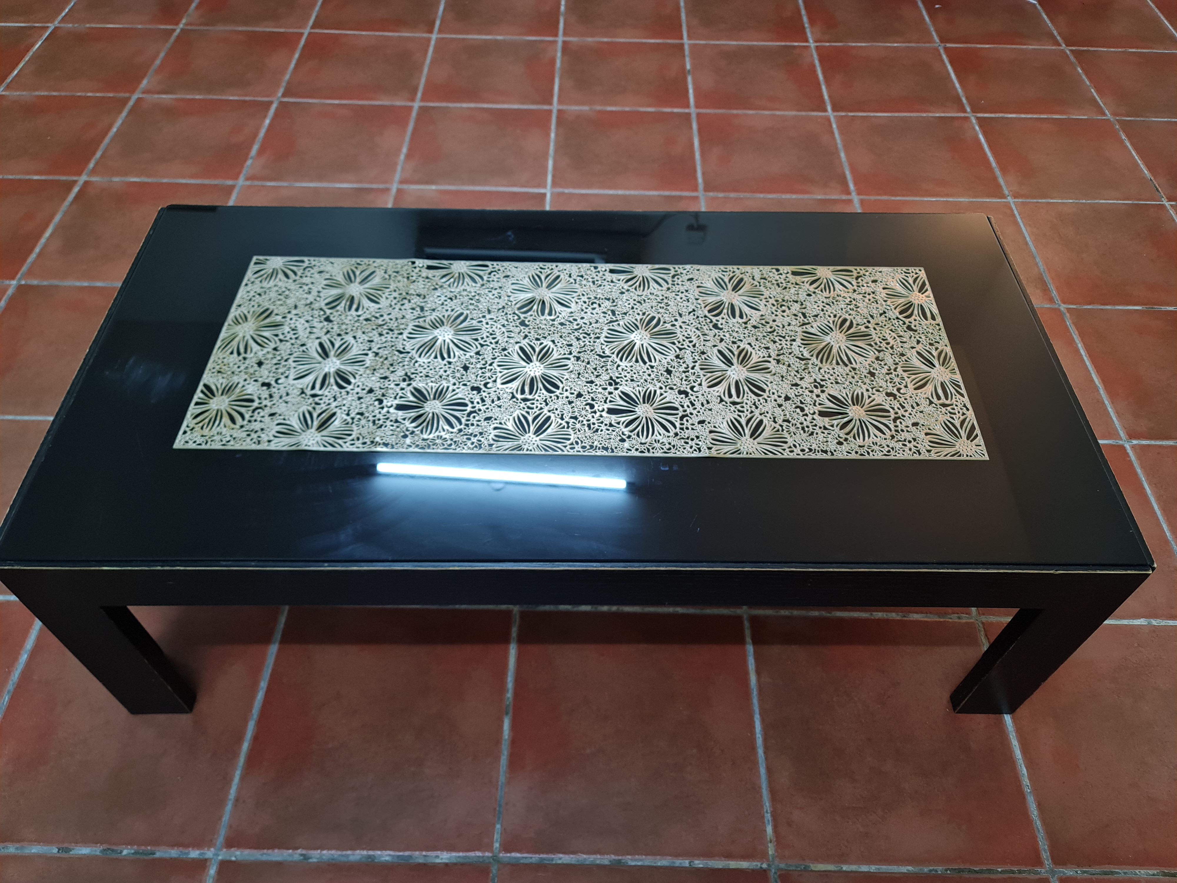 Coffee table with mat - Image 2