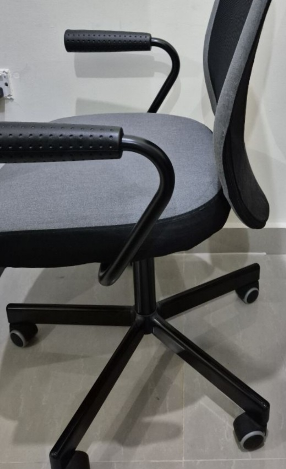 Ikea chair for sale - Comfortable and Adjustable Home Office/Desk Chair - Image 3