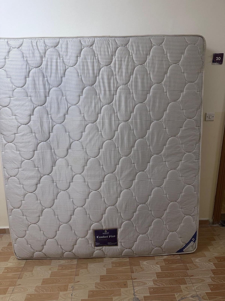 Matnaflex King Size Mattress (180x200) – Almost New - Image 1