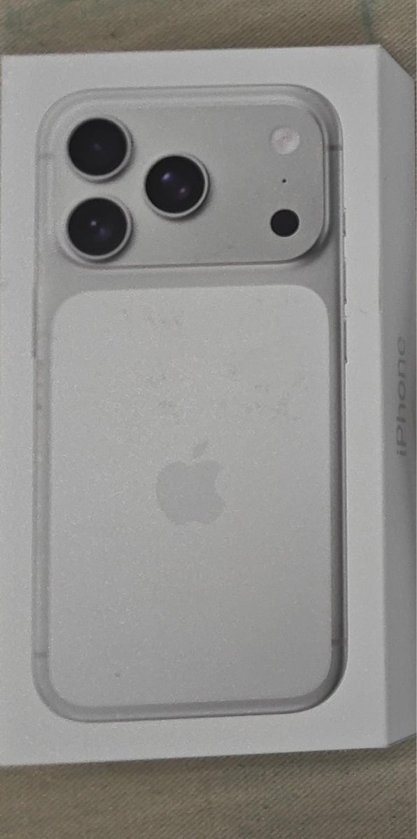 IPhone 17 Pro Max 256 gb Silver Arabic - Image 1