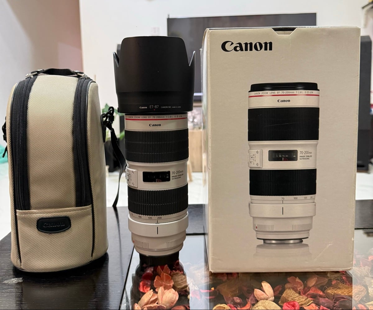 Canon EF 70-200mm f/2.8L IS III USM Lens in mint condition... - Image 1