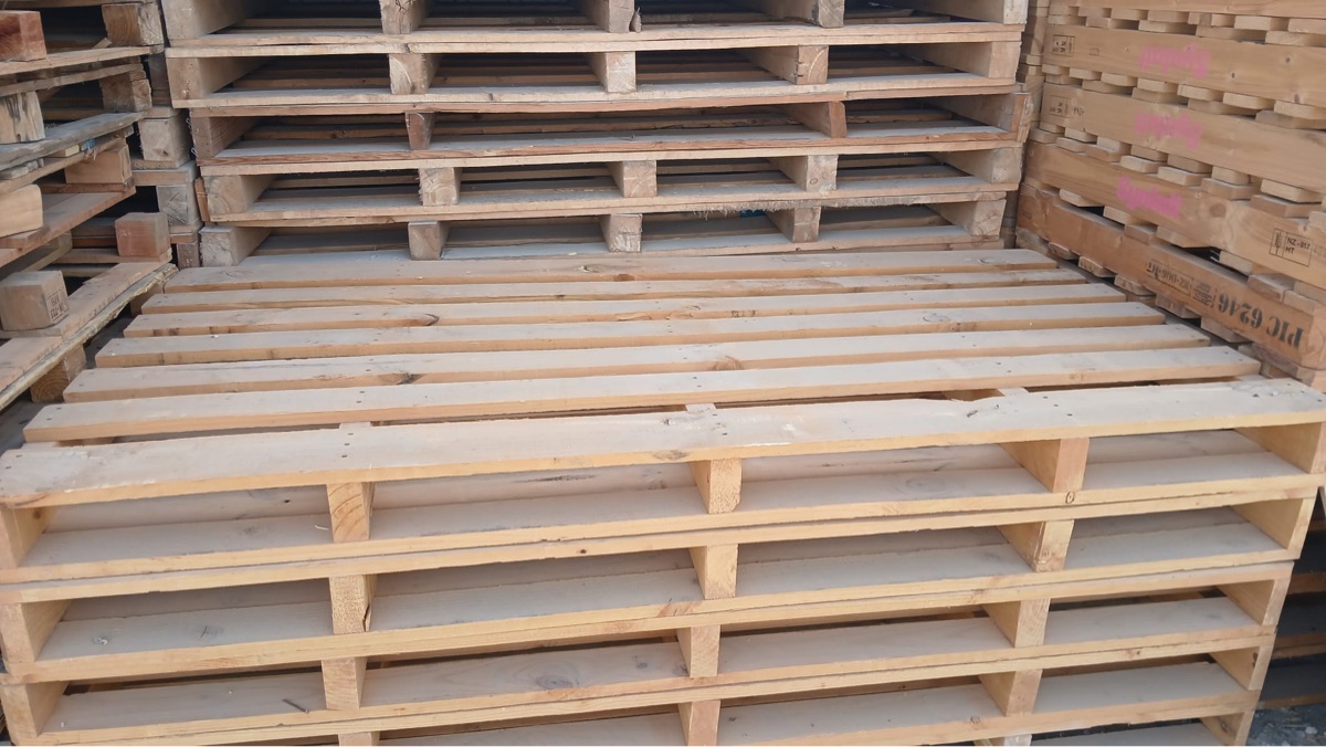 Used Wood Pallet - Image 1