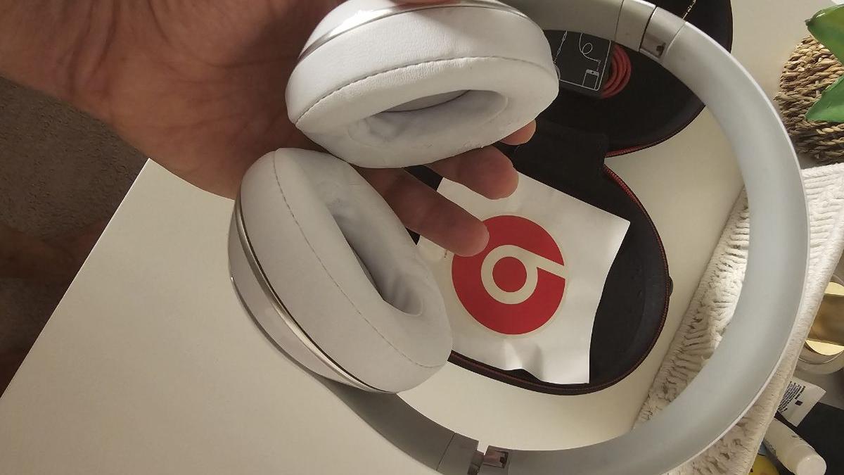 Beats Studio-3 By Dre very good condition( wired headphone) - Image 5