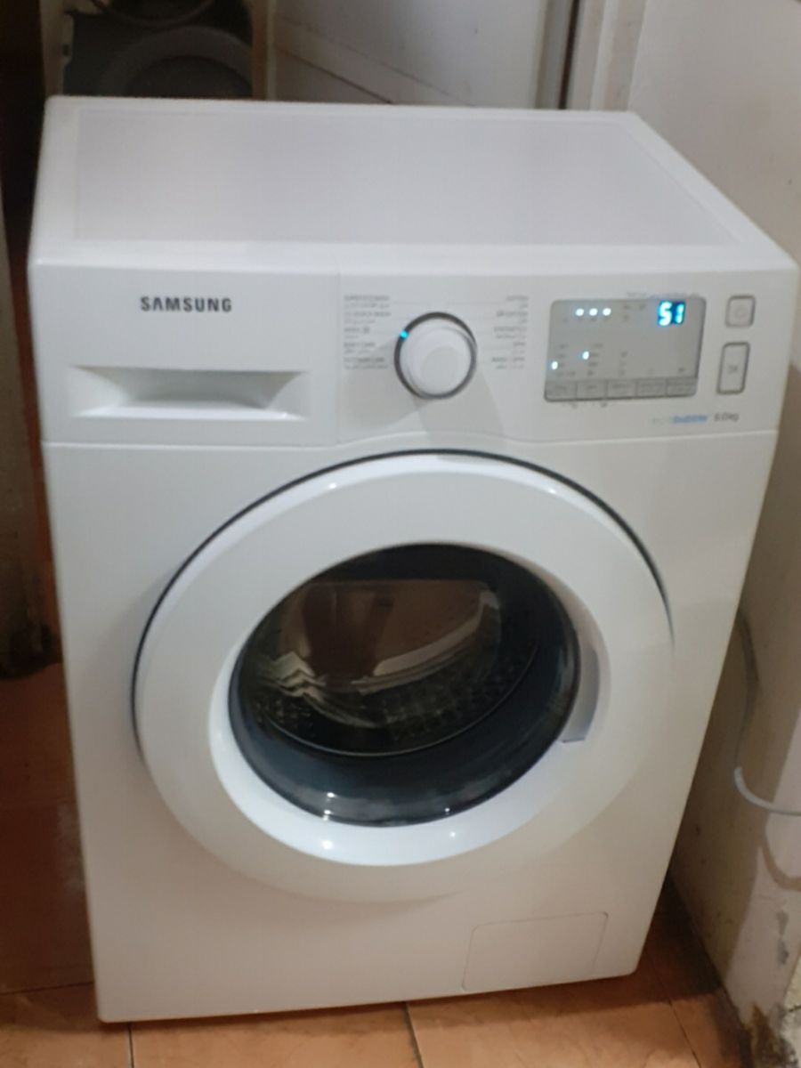 LG 7kg WASHING MACHIN FOR SALE VERY GOOD CONDITION AVAILABLE PLEASE CALL ME 74406760 - Image 1