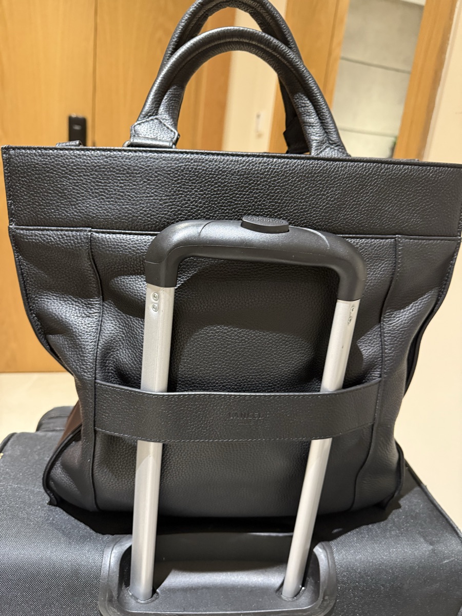Traveling hand bag - Image 4