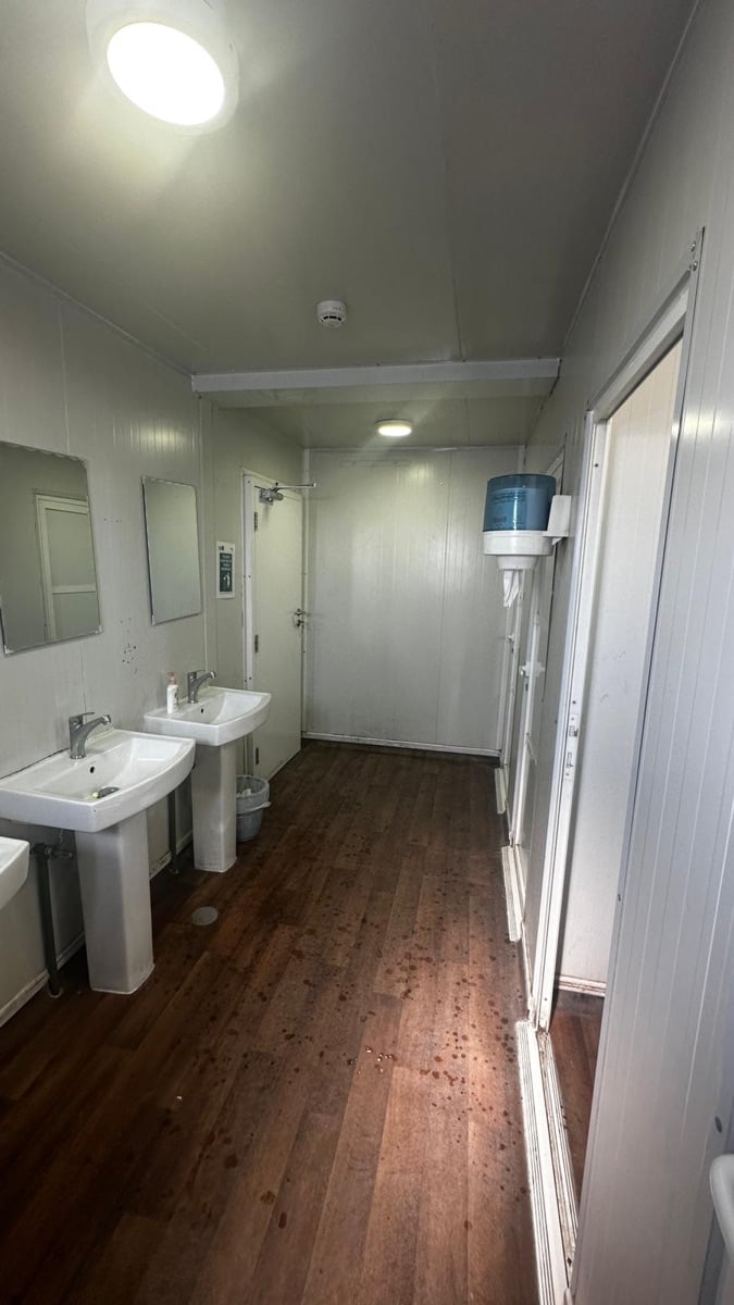 Portable toilets - Image 2
