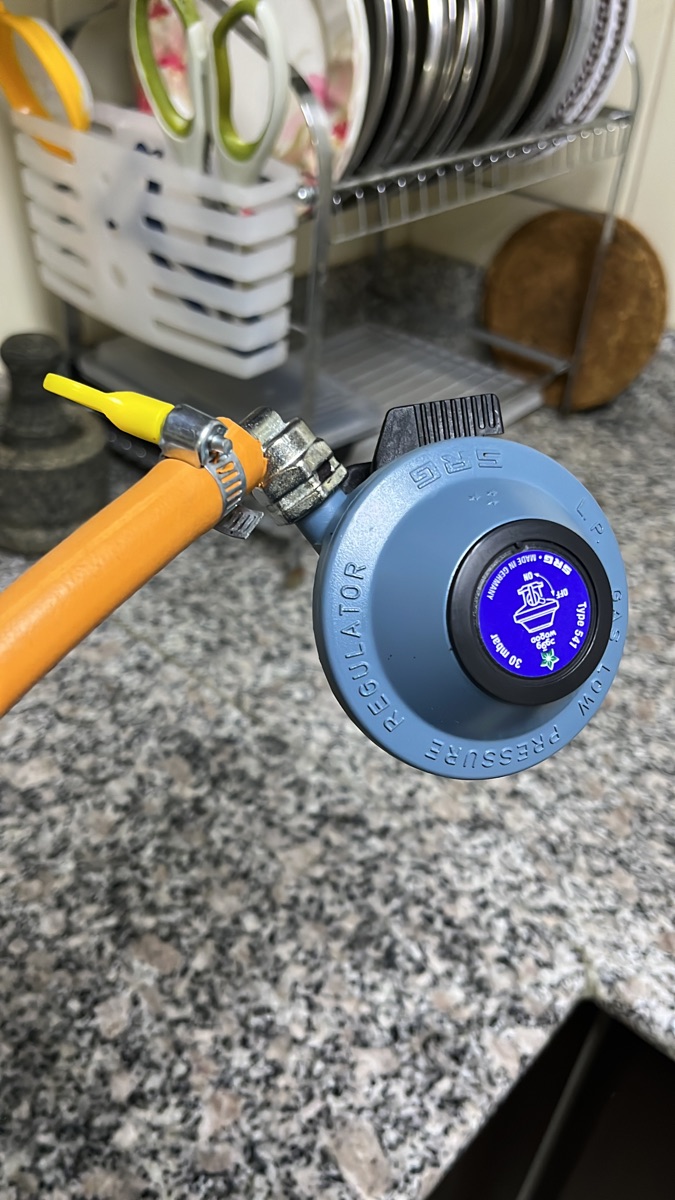 Gas stove with regulator for sale - Image 1
